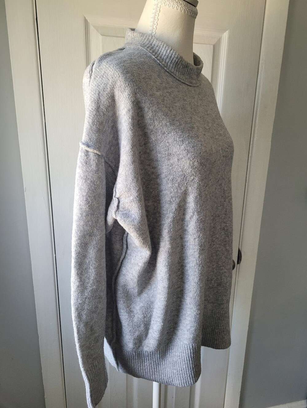 Aerie unREAL Heather Gray Oversized Stretchy Crew Neck Sweater Small